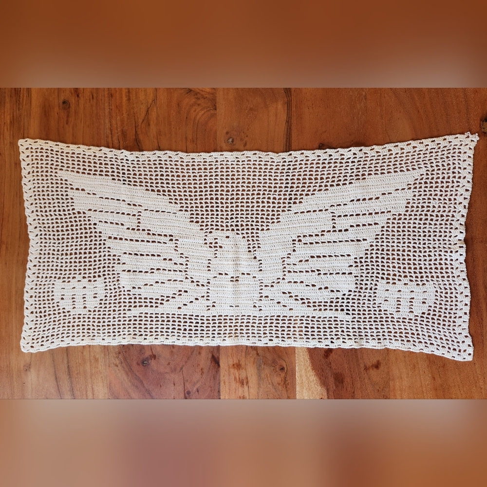 Vintage Cream Filet Crochet Lace Table Runner Placemat USA Eagle